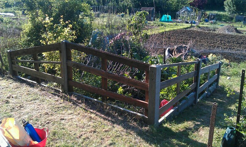 Fence from scrap.jpg